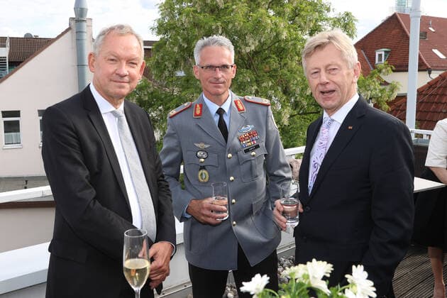 Hanover, Leibniz Ring award to Brigadier General Jens Alt, from left Lutz Marmor, Brigadier General Jens Alt,, Dr Karl Gerhold,