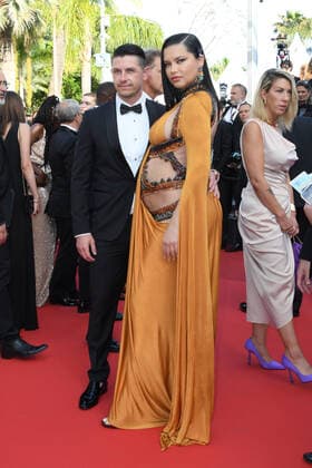 Internationale Filmfestspiele von Cannes, Elvis Premiere - Adriana Lima schwanger 75th Cannes Film Festival 2022, red carpet Elvis Pictured: Adriana Lima, Andre Lemmers  Copyright: xManuelexMangiarottix xipa-agencyx xVeneziax2020x