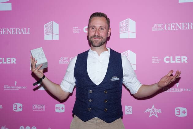 25 05 2022, Zug, Bossard Arena, Swiss Music Awards, Marco Kunz is the winner of the best album Zug Bossard Arena Zug Switzerland  Copyright: xJustPictures.ch DanielaxPorcellix
