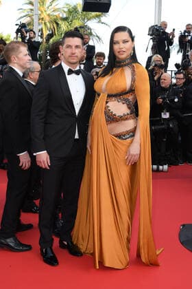 Internationale Filmfestspiele von Cannes, Elvis Premiere - Adriana Lima schwanger 75th Cannes Film Festival 2022, red carpet Elvis Pictured: Adriana Lima, Andre Lemmers  Copyright: xManuelexMangiarottix xipa-agencyx xVeneziax2020x