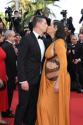 Internationale Filmfestspiele von Cannes, Elvis Premiere - Adriana Lima schwanger 75th Cannes Film Festival 2022, red carpet Elvis Pictured: Adriana Lima, Andre Lemmers  Copyright: xManuelexMangiarottix xipa-agencyx xVeneziax2020x
