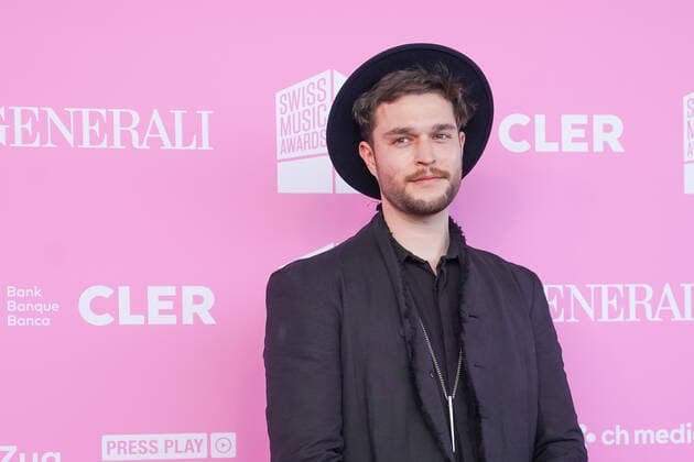 25 05 2022, Zug, Bossard Arena, Swiss Music Awards, Titian Â ZIANÂ Hugenschmidt on the red carpet Zug Bossard Arena Zug Switzerland  Copyright: xJustPictures.ch DanielaxPorcellix