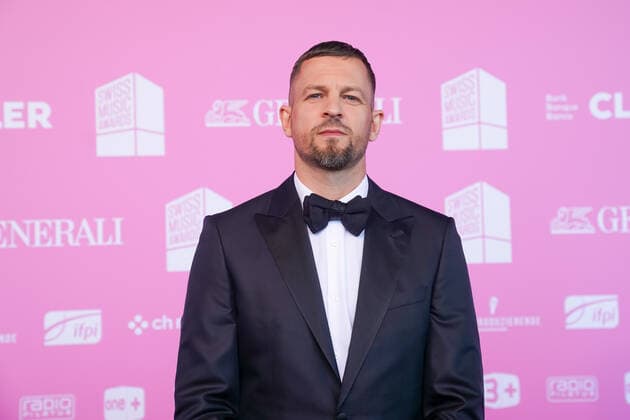 25 05 2022, Zug, Bossard Arena, Swiss Music Awards, singer Andres Andrekson Stress on the red carpet Zug Bossard Arena Zug Switzerland  Copyright: xJustPictures.ch DanielaxPorcellix