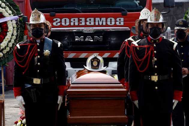 Raúl Esquivel Carbajal Died At 77, Posthumous Tribute MEXICO CITY, MEXICO - MAY 25, 2022: Firefighters take part during posthumous tribute in a funeral of the Chief Vulcan Raúl Esquivel Carbajal, died at 77, was a firefighter with 49 years save lives at Mexico City s Central Fire Station. On May 25, 2022 In Mexico City, Mexico. (Photo by Luis Barron Eyepix Group) Copyright: xLuisxBarronx xEyepixxGroupx EYEPIX_LB_25052022_62368