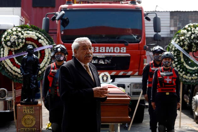Raúl Esquivel Carbajal Died At 77, Posthumous Tribute MEXICO CITY, MEXICO - MAY 25, 2022: Firefighters take part during posthumous tribute in a funeral of the Chief Vulcan Raúl Esquivel Carbajal, died at 77, was a firefighter with 49 years save lives at Mexico City s Central Fire Station. On May 25, 2022 In Mexico City, Mexico. (Photo by Luis Barron Eyepix Group) Copyright: xLuisxBarronx xEyepixxGroupx EYEPIX_LB_25052022_62382