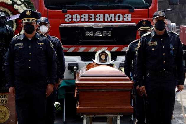Raúl Esquivel Carbajal Died At 77, Posthumous Tribute MEXICO CITY, MEXICO - MAY 25, 2022: Firefighters take part during posthumous tribute in a funeral of the Chief Vulcan Raúl Esquivel Carbajal, died at 77, was a firefighter with 49 years save lives at Mexico City s Central Fire Station. On May 25, 2022 In Mexico City, Mexico. (Photo by Luis Barron Eyepix Group) Copyright: xLuisxBarronx xEyepixxGroupx EYEPIX_LB_25052022_62370