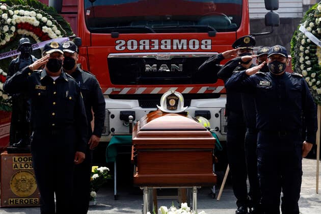 Raúl Esquivel Carbajal Died At 77, Posthumous Tribute MEXICO CITY, MEXICO - MAY 25, 2022: Firefighters take part during posthumous tribute in a funeral of the Chief Vulcan Raúl Esquivel Carbajal, died at 77, was a firefighter with 49 years save lives at Mexico City s Central Fire Station. On May 25, 2022 In Mexico City, Mexico. (Photo by Luis Barron Eyepix Group) Copyright: xLuisxBarronx xEyepixxGroupx EYEPIX_LB_25052022_62372