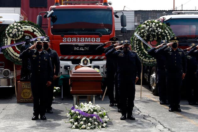 Raúl Esquivel Carbajal Died At 77, Posthumous Tribute MEXICO CITY, MEXICO - MAY 25, 2022: Firefighters take part during posthumous tribute in a funeral of the Chief Vulcan Raúl Esquivel Carbajal, died at 77, was a firefighter with 49 years save lives at Mexico City s Central Fire Station. On May 25, 2022 In Mexico City, Mexico. (Photo by Luis Barron Eyepix Group) Copyright: xLuisxBarronx xEyepixxGroupx EYEPIX_LB_25052022_62373