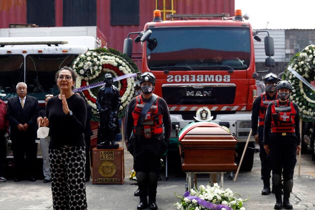 Raúl Esquivel Carbajal Died At 77, Posthumous Tribute MEXICO CITY, MEXICO - MAY 25, 2022: Firefighters take part during posthumous tribute in a funeral of the Chief Vulcan Raúl Esquivel Carbajal, died at 77, was a firefighter with 49 years save lives at Mexico City s Central Fire Station. On May 25, 2022 In Mexico City, Mexico. (Photo by Luis Barron Eyepix Group) Copyright: xLuisxBarronx xEyepixxGroupx EYEPIX_LB_25052022_62380