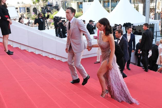 75eme Festival International du Film de Cannes. Montee des marches du film Elvis . 75th International Cannes Film festival. Red carpet for Elvis movie 280785 2022-05-25 Cannes France Affleck, Casey; Cowan, Caylee  Copyright: xSergexArnalx xStarfacex STAR_280785_034