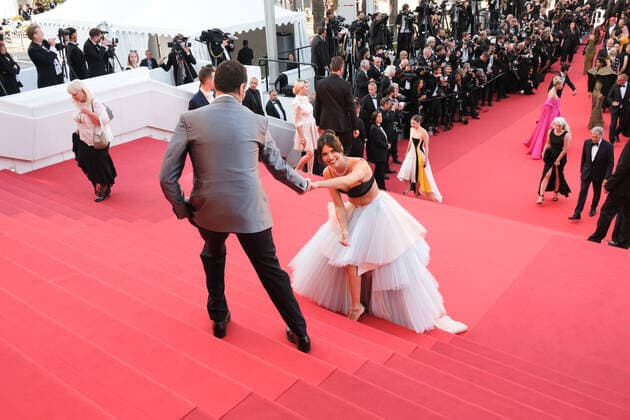 75eme Festival International du Film de Cannes. Montee des marches du film Elvis . 75th International Cannes Film festival. Red carpet for Elvis movie 280785 2022-05-25 Cannes France Sampaio, Sara  Copyright: xSergexArnalx xStarfacex STAR_280785_035