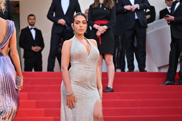 75eme Festival International du Film de Cannes. Montee des marches du film Elvis . 75th International Cannes Film festival. Red carpet for Elvis movie 280786 2022-05-25 Cannes France Rodriguez, Georgina  Copyright: xL.Urmanx xStarfacex STAR_280786_089
