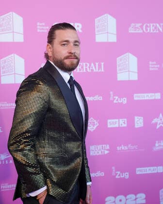 25 05 2022, Zug, Bossard Arena, Swiss Music Awards, swiss singer Sebastian Bürgin Baschi on the red carpet Zug Bossard Arena Zug Switzerland  Copyright: xJustPictures.ch DanielaxPorcellix
