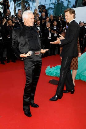 May 25, 2022, Cannes, France: Baz Luhrmann (l) and Austin Butler attend the premiere of Elvis during the 75th Annual Cannes Film Festival at Palais des Festivals in Cannes, France, on 25 May 2022. Photo: Cannes France - ZUMAm179 20220525_zep_m179_032 Copyright: xAlecxMichaelx