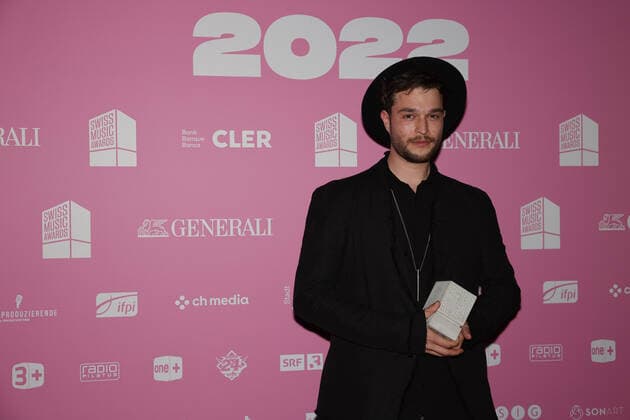 ZIAN 15 Swiss Music Awards 2022 Swiss musician ZIAN nominee and winner of the concrete block in the category Best Crushing Newcomer Presentation of the 15 Swiss Music Awards on 25 05 2022 at Bossard Arena Zug Canton Zug, Switzerland.