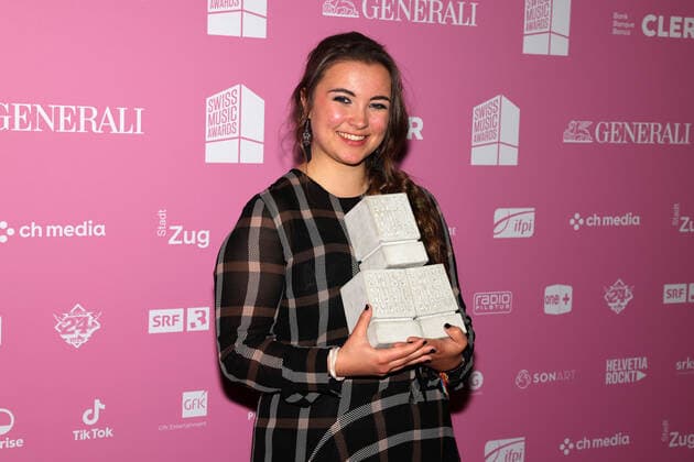 Joya Marleen 15 Swiss Music Awards 2022 Swiss singer Joya Marleen Nominee and winner of the concrete block in the three categories Best Female Act, Best Hit and SRF 3 Best Talent Presentation of the 15 Swiss Music Awards on 25 05 2022 in the Bossard Arena Zug Canton Zug, Switzerland.