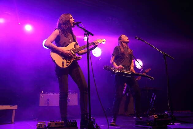 Rebecca Lovell and Megan Lovell, v l , of the band Larkin Poe at a concert at Huxleys Neue Welt in Berlin, 25 May 2022 Larkin Poe Concert Berlin