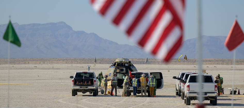 Boeing and NASA teams work around Boeing?s CST-100 Starliner spacecraft after it landed at White Sands Missile Range?s Space Harbor, Wednesday, May 25, 2022, in New Mexico. Boeing?s Orbital Flight Test-2 (OFT-2) is Starliner?s second uncrewed flight test to the International Space Station as part of NASA s Commercial Crew Program. OFT-2 serves as an end-to-end test of the system s capabilities. NASA and Boeing safely landed the company?s CST-100 Starliner spacecraft Wednesday in the desert of the western United States, completing the uncrewed Orbital Flight Test-2 (OFT-2) to the International Space Station to help prove the system is ready to fly astronauts. About four hours after departing the space station, Starliner touched do Copyright: xNASA BillxIngallsx 51591860 EDITORIAL USE ONLY. NOT FOR USE BY NEWSPAPERS BASED IN THE UK.