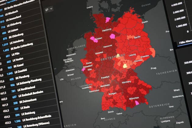 RKI dashboard, 7 day incidence is now 262.6 7 day incidence, RKI dashboard on a monitor on 26 05 2022 in Siegen Germany.