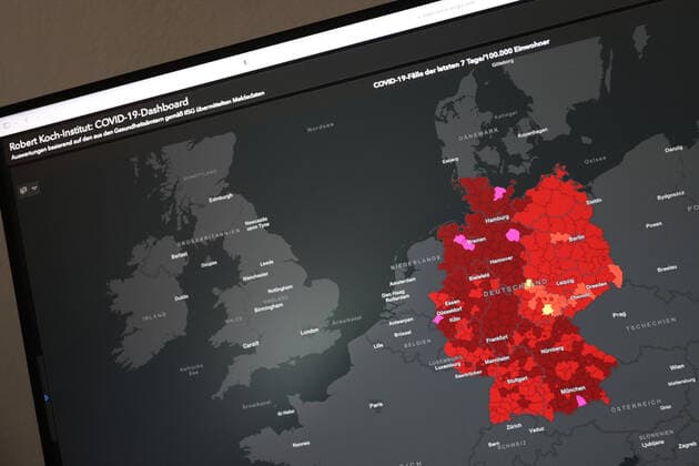 RKI dashboard, 7 day incidence is now 262.6 7 day incidence, RKI dashboard on a monitor on 26 05 2022 in Siegen Germany.