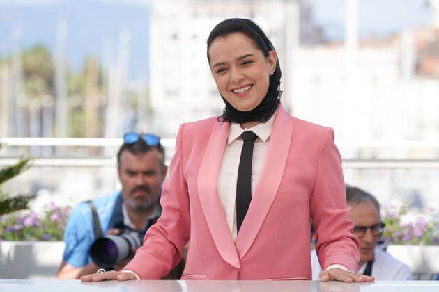 Taraneh Alidoosti (actrice) CELEBRITES : 75Ã me Festival de Cannes - Photocall du film Â« Leila?s Brothers Â» - 26 05 2022 NorbertScanella Panoramic 