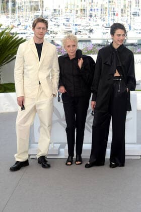75th Cannes film festival 2022, Photocall film Stars at noon. Pictured: C Claire Denis, Margaret Qualley, Joe Alwyn  Copyright: xAlbertoxTerenghi Cannesx2022x xix xVenezia2020x