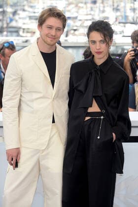 75th Cannes film festival 2022, Photocall film Stars at noon. Pictured: Margaret Qualley, Joe Alwyn  Copyright: xAlbertoxTerenghi Cannesx2022x xix xVenezia2020x