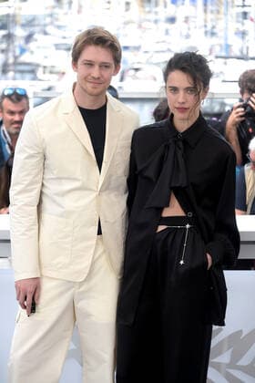 75th Cannes film festival 2022, Photocall film Stars at noon. Pictured: Margaret Qualley, Joe Alwyn  Copyright: xAlbertoxTerenghi Cannesx2022x xix xVenezia2020x