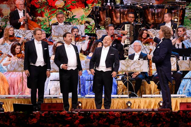 Star violinist Andre Rieu with his Johann Strauss Orchestra and the platinum tenors v l Gary Bennett, Bela Mavrak and Serge Bosch at his concert as part of the Happy Together Tour live at the Lanxess Arena Cologne, 25 05 2022 NRW Germany Copyright: xChristophxHardtx