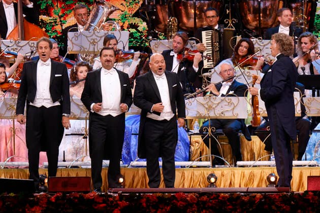 Star violinist Andre Rieu with his Johann Strauss Orchestra and the platinum tenors v l Gary Bennett, Bela Mavrak and Serge Bosch at his concert as part of the Happy Together Tour live at the Lanxess Arena Cologne, 25 05 2022 NRW Germany Copyright: xChristophxHardtx