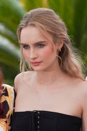 Olivia DeJonge CELEBRITES : 75Ã me Festival de Cannes - Photocall du film Â« Elvis Â» - 26 05 2022 NorbertScanella Panoramic 