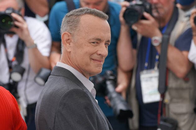 Tom Hanks CELEBRITES : 75Ã me Festival de Cannes - Photocall du film Â« Elvis Â» - 26 05 2022 NorbertScanella Panoramic 