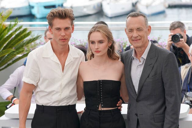 Austin Butler - Olivia DeJonge - Tom Hanks CELEBRITES : 75Ã me Festival de Cannes - Photocall du film Â« Elvis Â» - 26 05 2022 NorbertScanella Panoramic 