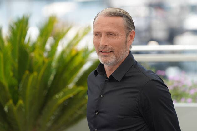 Mads MikkelsenI CELEBRITES : 75Ã me Festival de Cannes - Photocall du film Â« Brett Morgen Â» - 23 05 2022 NorbertScanella Panoramic 