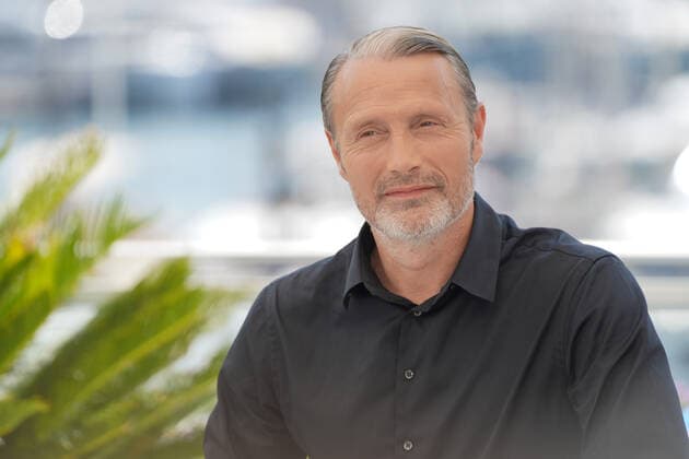 Mads MikkelsenI CELEBRITES : 75Ã me Festival de Cannes - Photocall du film Â« Brett Morgen Â» - 23 05 2022 NorbertScanella Panoramic 