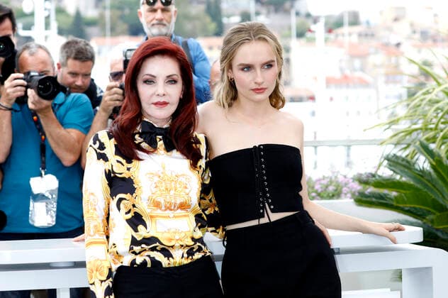Priscilla Presley and Olivia DeJonge at the photocall for the motion picture Elvis at the Festival de Cannes 2022 75 Cannes International Film Festival at the Palais des Festivals Cannes, 26 05 2022 Foto:xD.xBedrosianx xFuturexImage