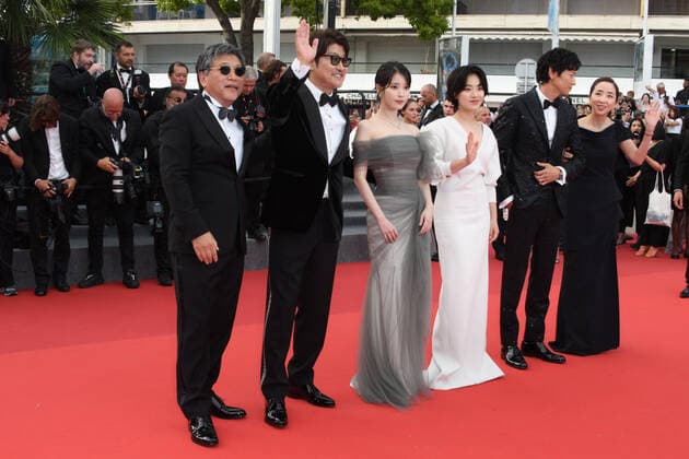 75th Cannes Film Festival 2022, red carpet Broker Pictured: Hirokazu Koreeda, Atsuhiro Miura, Ji-eun Lee, Tang Wei, IU, Gang Dong-won  Copyright: xManuelexMangiarottix xipa-agencyx xVeneziax2020x