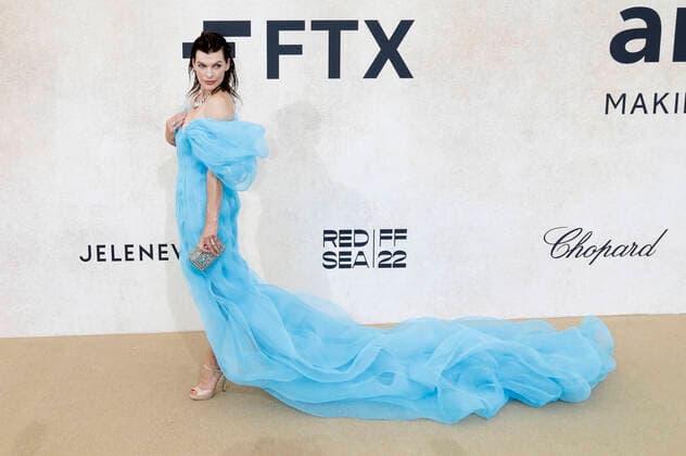 Milla Jovovich at the 28 amfAR Gala Cannes during the Festival de Cannes 2022 75 Cannes International Film Festival at HÃ tel du Cap Eden Roc Antibes, 26 05 2022 Foto:xD.xBedrosianx xFuturexImage