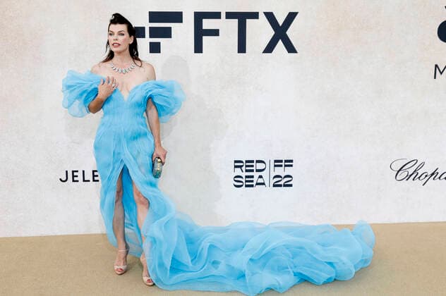 Milla Jovovich at the 28 amfAR Gala Cannes during the Festival de Cannes 2022 75 Cannes International Film Festival at HÃ tel du Cap Eden Roc Antibes, 26 05 2022 Foto:xD.xBedrosianx xFuturexImage