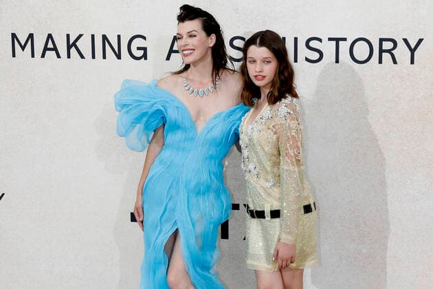 Milla Jovovich and Ever Gabo Anderson at the 28 amfAR Gala Cannes during the Festival de Cannes 2022 75 Cannes International Film Festival at HÃ tel du Cap Eden Roc Antibes, 26 05 2022 Foto:xD.xBedrosianx xFuturexImage