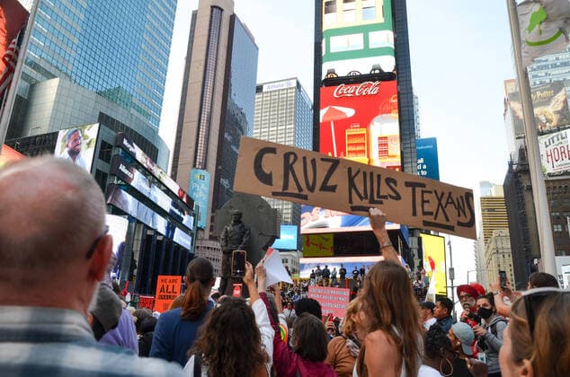 News Themen der Woche KW21 News Bilder des Tages Gays Against Guns Rally in NYC March participants are seen holding signs at Times Square, New York City to demand better gun laws and to ask everyone to come out as a gun violence prevention advocate on May 26, 2022. New York New York United States Copyright: RyanxRahman