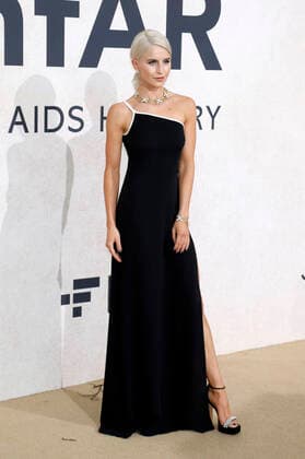 Caro Daur at the 28 amfAR Gala Cannes as part of the Festival de Cannes 2022 75 Cannes International Film Festival at the HÃ tel du Cap Eden Roc Antibes, 26 05 2022 Foto:xD.xBedrosianx xFuturexImage