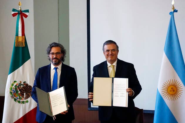 May 26, 2022, Mexico City, Mexico City, Mexico: Mexico s Foreign Affairs Minister Marcelo Ebrard and Argentina Foreign Affairs Minister Santiago AndrÅ½s Cafiero during a press conference to sign agreement of alliance between the countries Argentina-Mexico at the Mexican Foreign Ministry. On May 26, 2022 In Mexico City, Mexico. Mexico City Mexico - ZUMAe321 20220526_zia_e321_027 Copyright: xLuisxBarronx xEyepixxGroupx