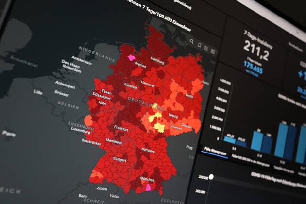 RKI dashboard, 7 day incidence is now 211.2 7 day incidence, RKI dashboard on a monitor on 27 05 2022 in Siegen Germany.