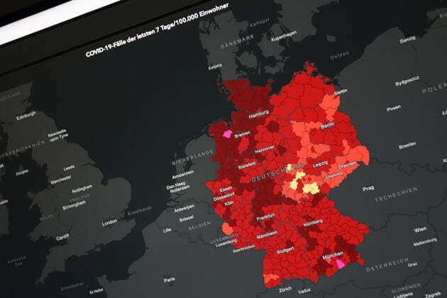 RKI dashboard, 7 day incidence is now 211.2 7 day incidence, RKI dashboard on a monitor on 27 05 2022 in Siegen Germany.
