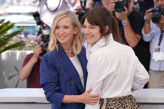 LÃ a Drucker - Emilie Dequenne CELEBRITES : 75Ã me Festival de Cannes - Photocall du film Â« Close Â» - 27 05 2022 NorbertScanella Panoramic 