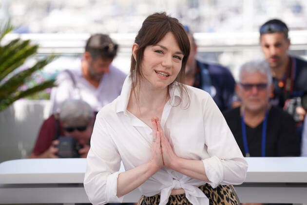 Emilie Dequenne CELEBRITES : 75Ã me Festival de Cannes - Photocall du film Â« Close Â» - 27 05 2022 NorbertScanella Panoramic 