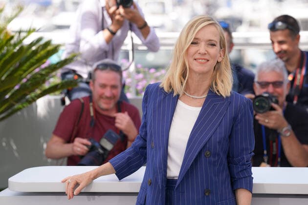 LÃ a Drucker CELEBRITES : 75Ã me Festival de Cannes - Photocall du film Â« Close Â» - 27 05 2022 NorbertScanella Panoramic 