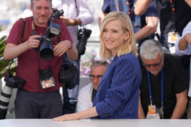 LÃ a Drucker CELEBRITES : 75Ã me Festival de Cannes - Photocall du film Â« Close Â» - 27 05 2022 NorbertScanella Panoramic 