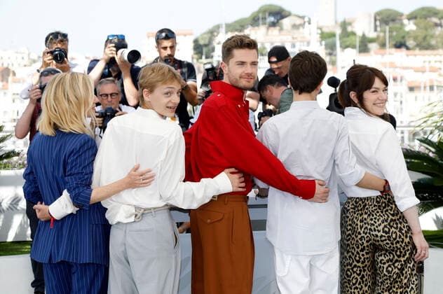 Lea Drucker, Eden Dambrine, Lukas Dhont, Gustav De Waele and Emilie Dequenne at the photocall for the feature film Close at the Festival de Cannes 2022 75 Cannes International Film Festival at the Palais des Festivals Cannes, 27 05 2022. Foto:xD.xBedrosianx xFuturexImage